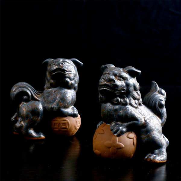 5Cgo  520483698152 複古精品陶瓷鐵鏽釉茶寵擺件傳統門網球獅戲球獅子 一對一公一母  LAY85000